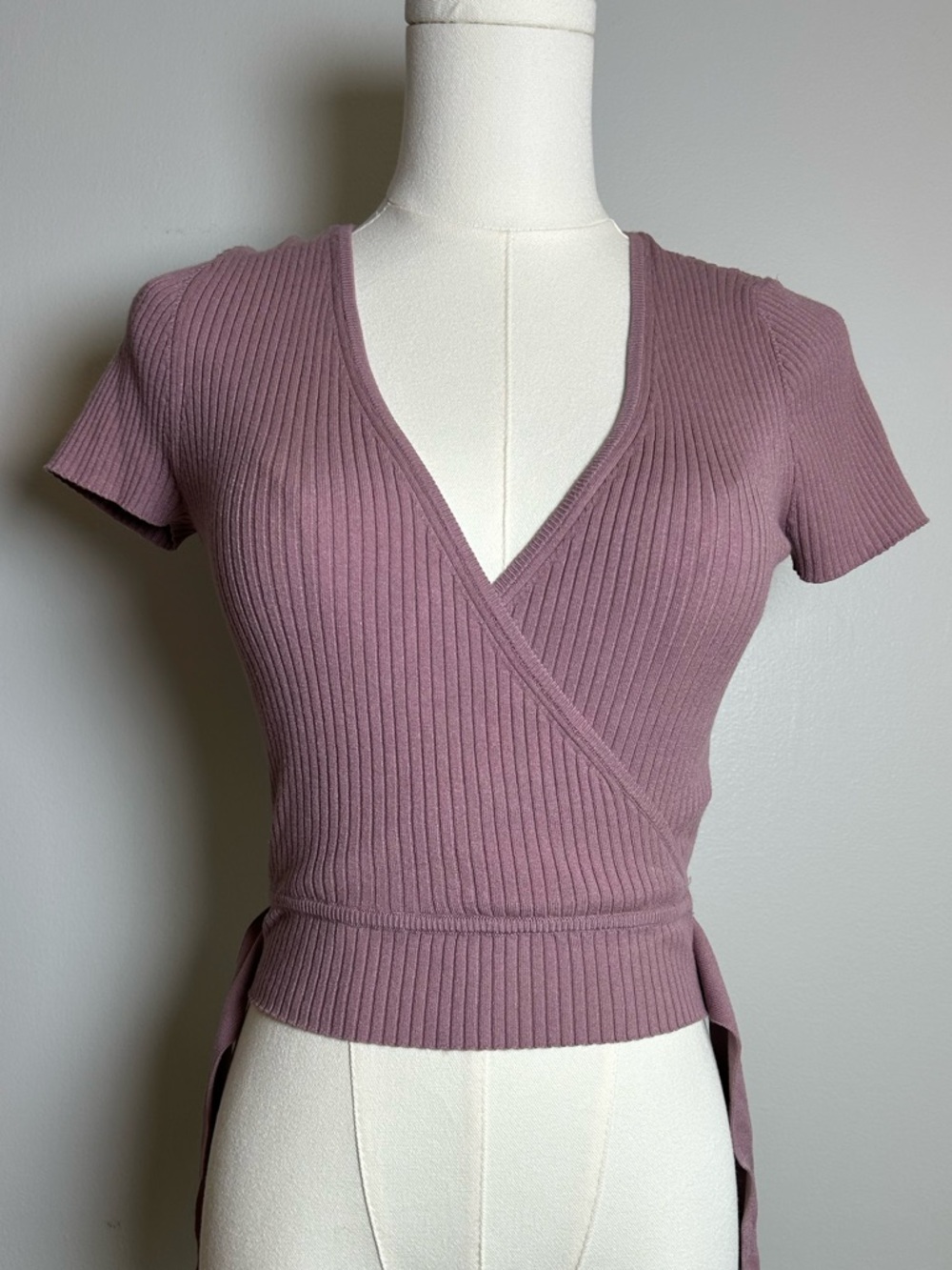 Wilfred Aritzia wrap top Ribbed Mauve Pink tie waist short sleeve size small NWT